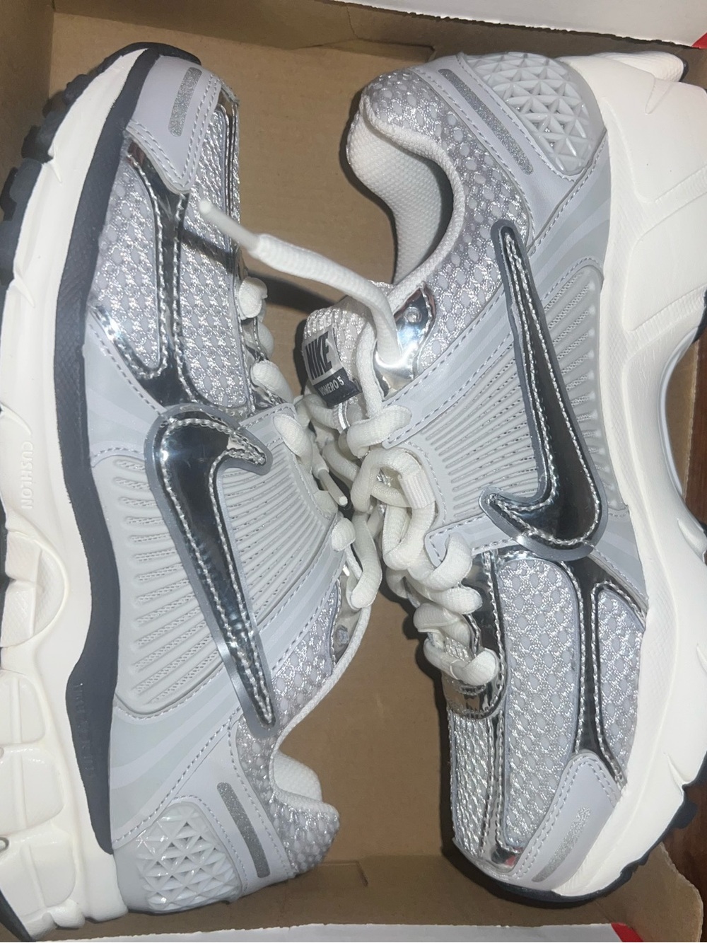 Nike Zoom Vomero 5 Photon Dust Metallic Silver FD0884-025 Women’s Size 7 NEW - Picture 8 of 8